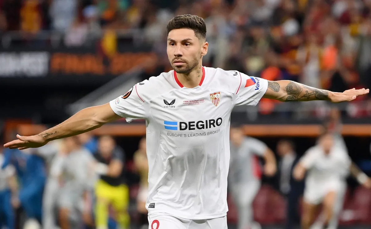 Gonzalo Montiel le dio un título a Sevilla.