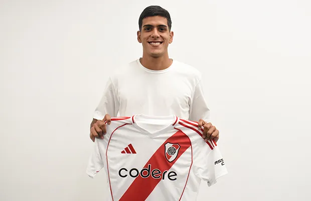 Nasif firmó su primer contrato con River.