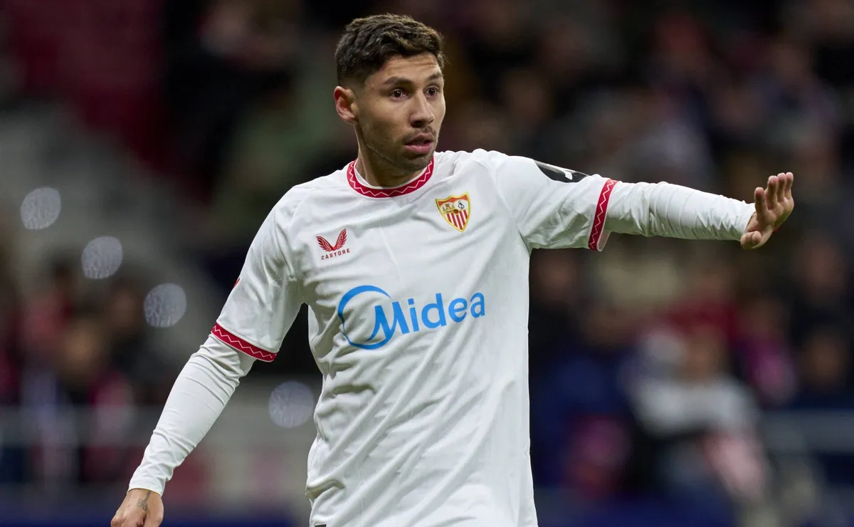 Montiel deja Sevilla y se sumaría el miércoles a la pretemporada.
