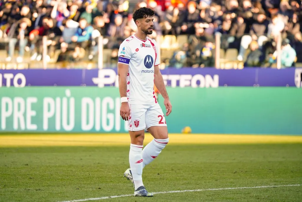 Fiorentina va por Pablo Marí para reemplazar a Martínez Quarta.