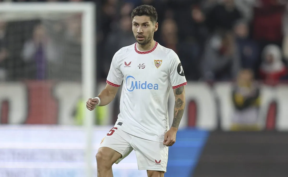 Podría ser el último partido de Montiel en Sevilla.
