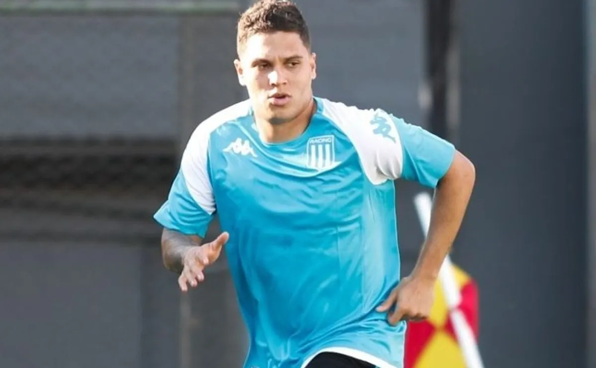Juanfer Quintero comenzó la pretemporada con Racing.