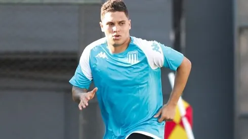 Juanfer Quintero comenzó la pretemporada con Racing.