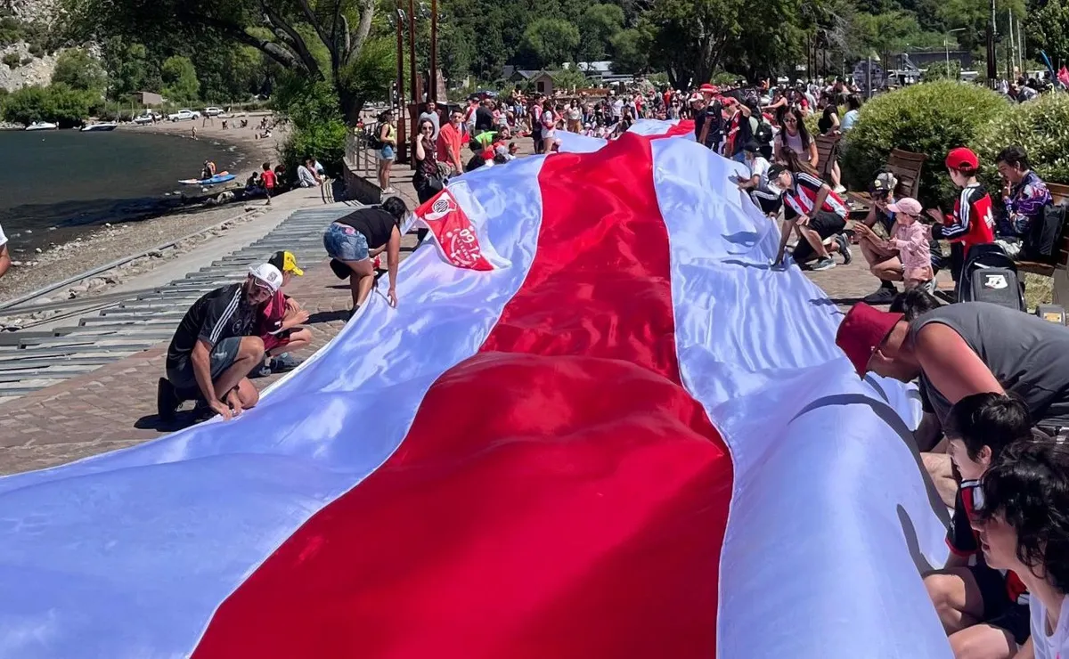 San Martín de los Andes prepara un banderazo histórico para recibir a River (Foto: LPM).