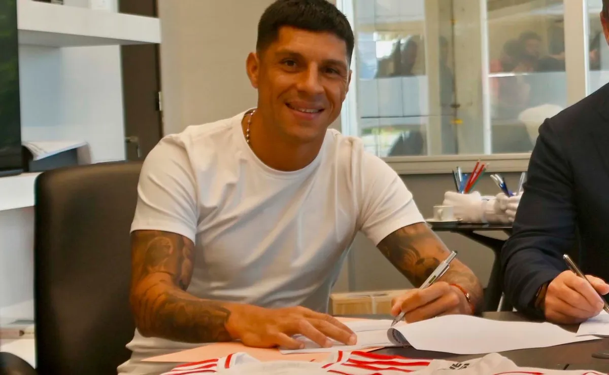 Enzo Pérez empezó a desarrollar su tarea como líder.