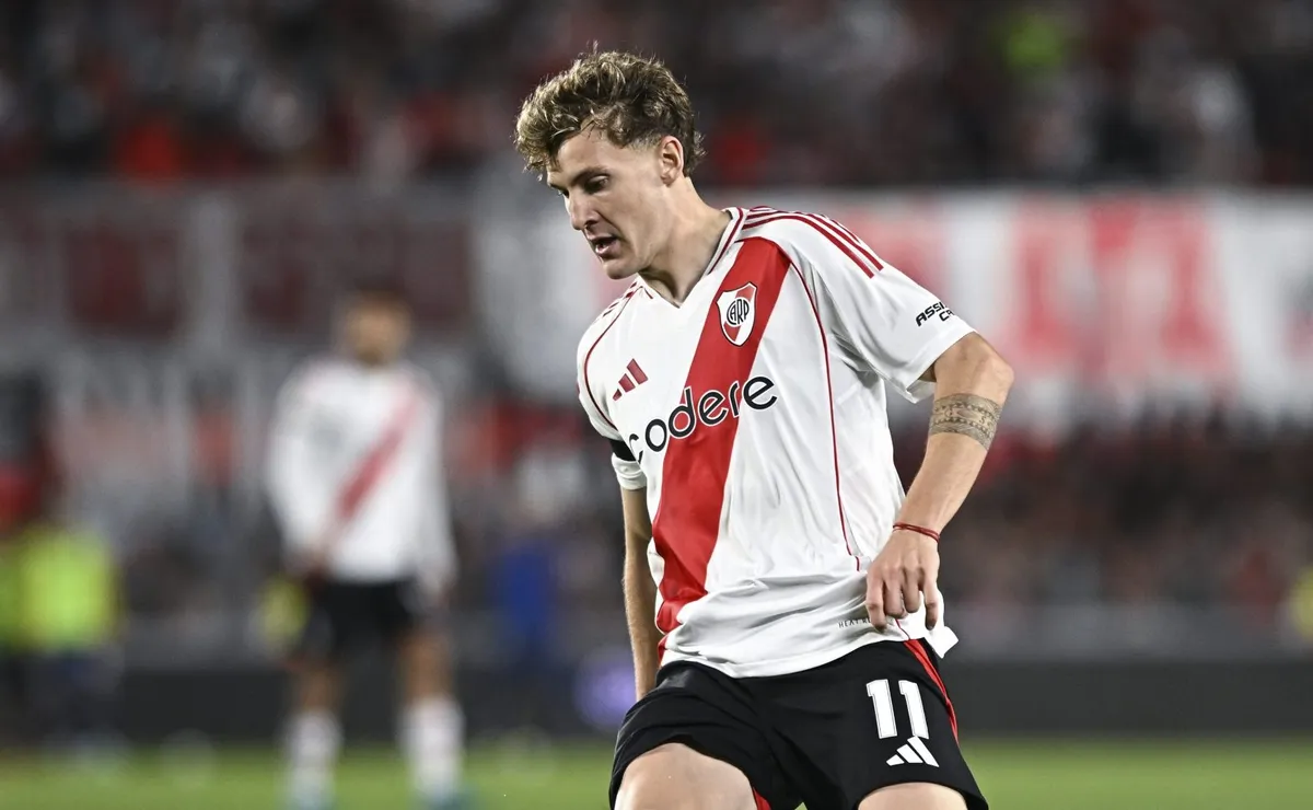 Facundo Colidio, fuera del banco ante Estudiantes.