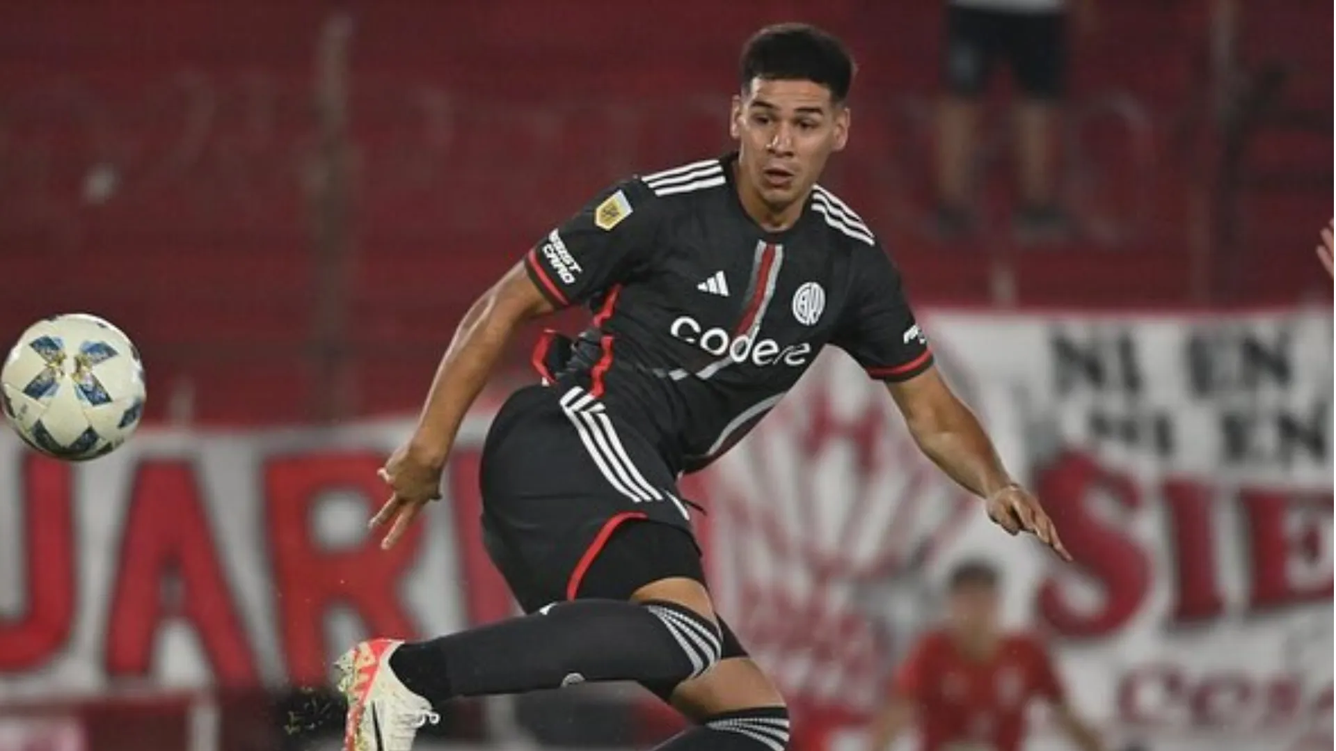 Zabala debutó en River en una derrota con Huracán.