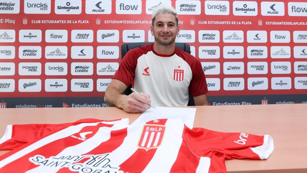 Lucas Alario podría jugar en Tigre en el próximo semestre.