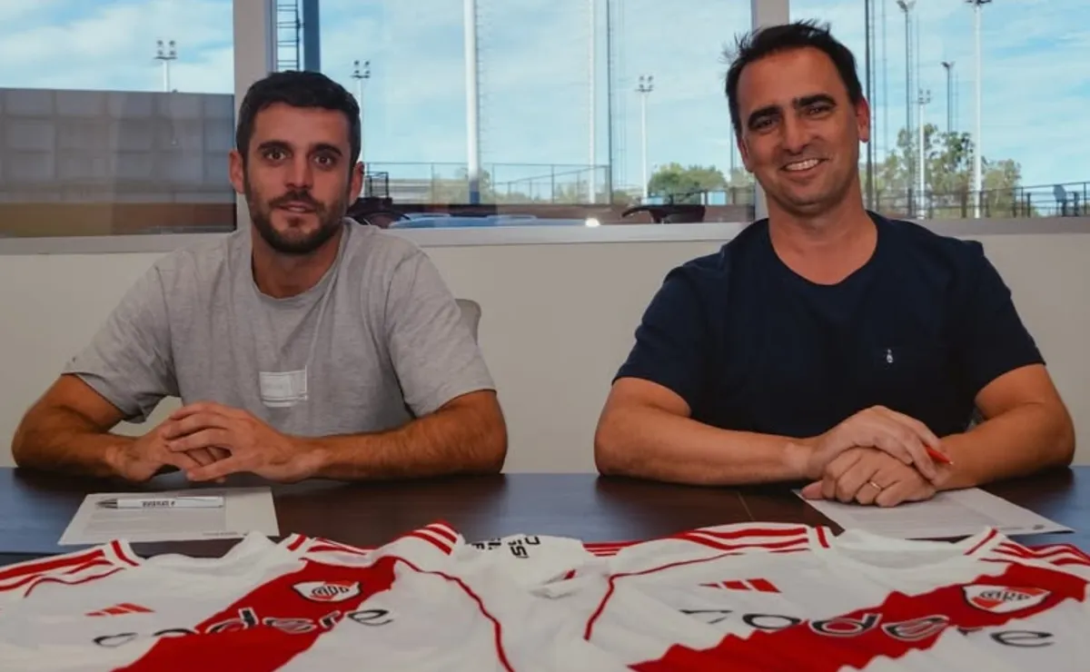 Ya es oficial: River presentó al nuevo entrenador del fútbol femenino para 2025