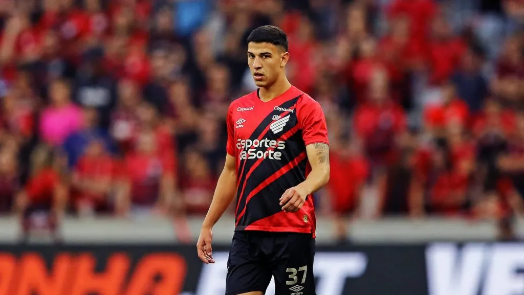 River se quedó con Lucas Esquivel.