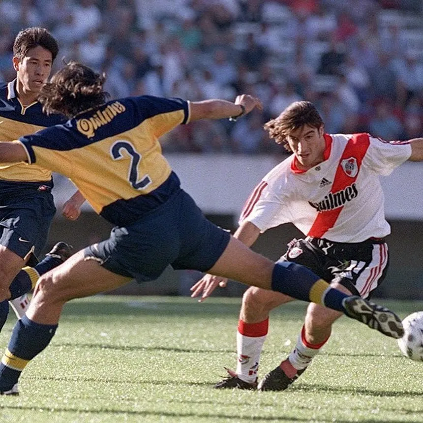 Leonel “Pipa” Gancedo en un Superclásico contra Boca.