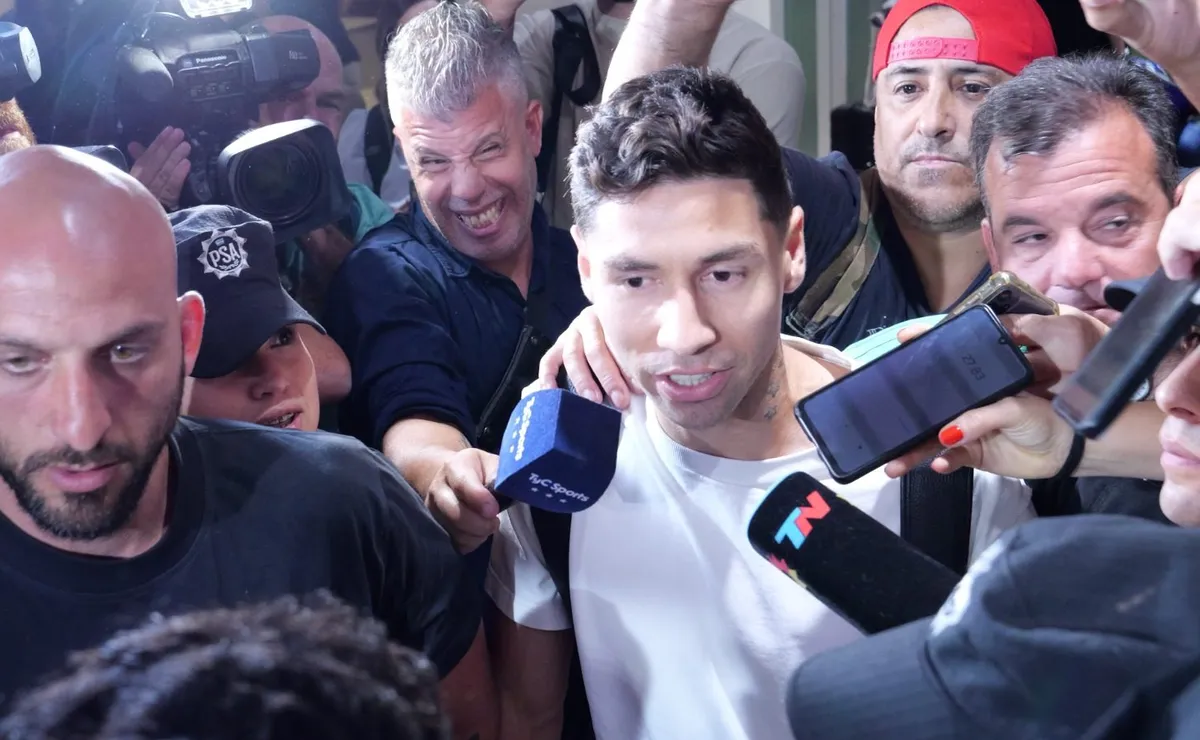 Gonzalo Montiel aterrizó en Ezeiza para jugar en River (Foto: LPM).