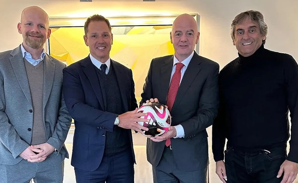 Los dirigentes de River reunidos con Infantino (Foto: Instagram).