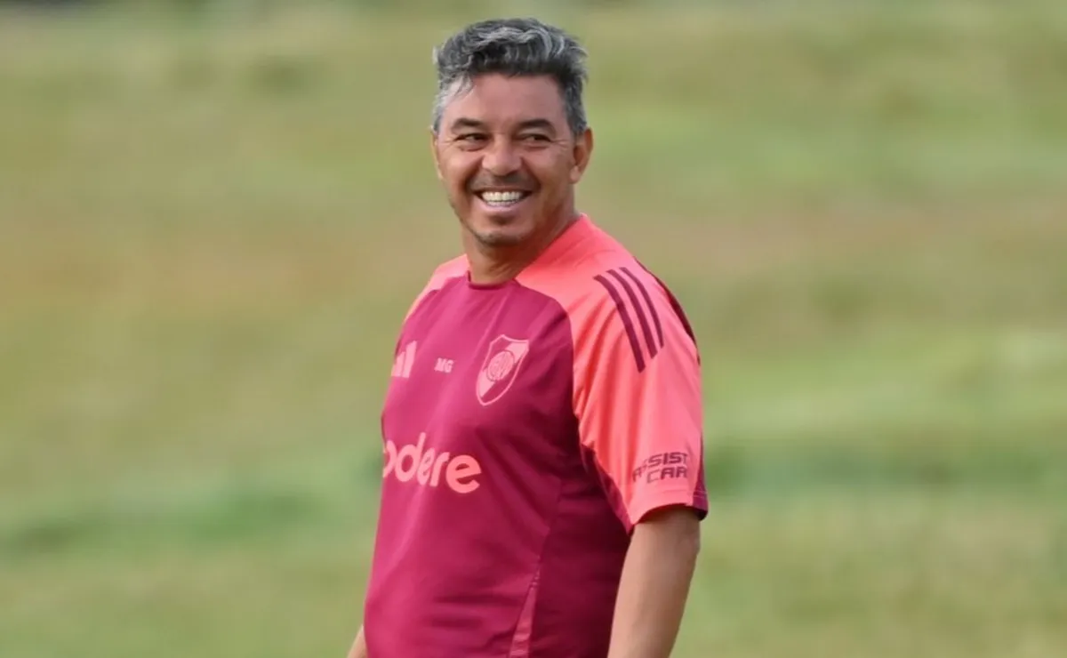 Gallardo sonríe en el regreso de River a las prácticas, post triunfo en San Juan.