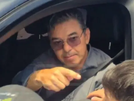 Organiza todo: Gallardo y un divertido momento con los hinchas en Ezeiza