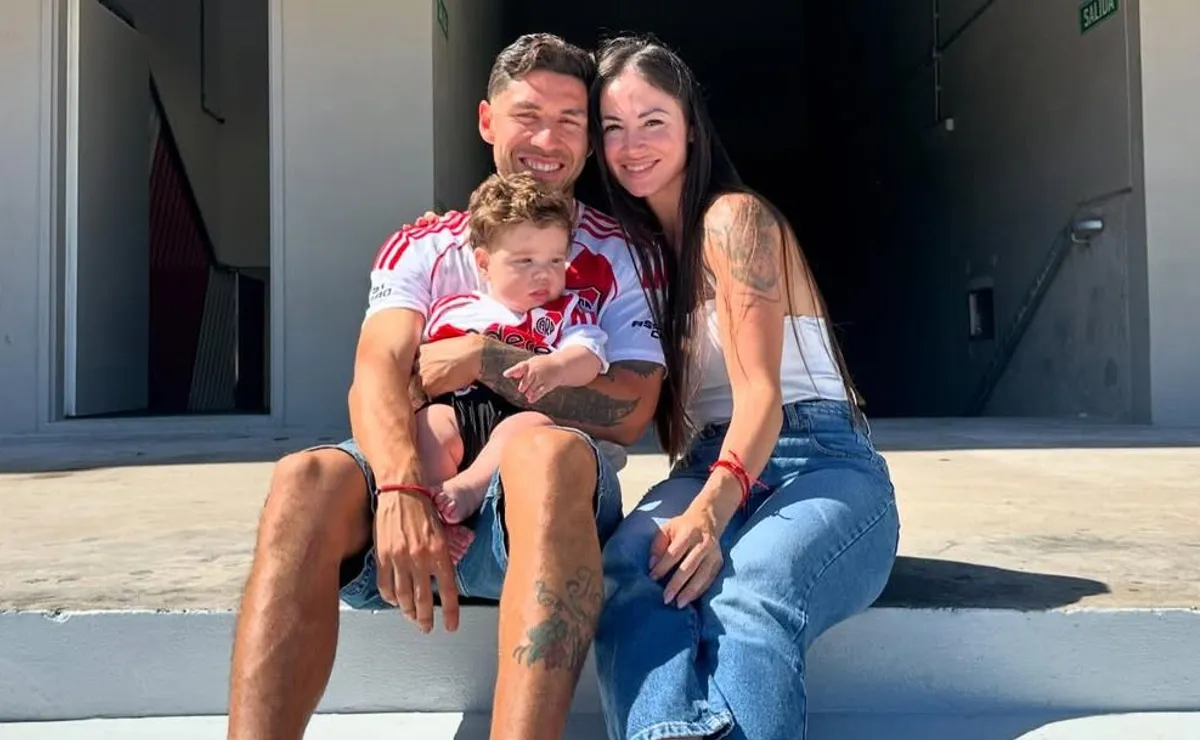 Montiel, su esposa y su hijo, en el Monumental (Foto: Instagram).