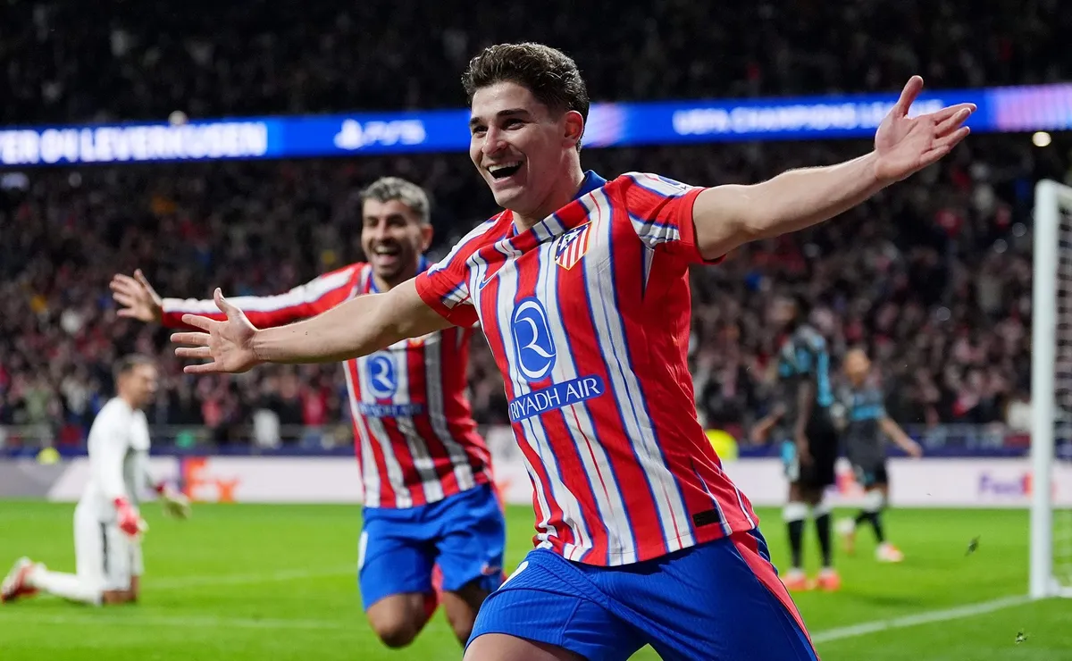 MADRID, SPAIN - JANUARY 21: Julian Alvarez of Atletico de Madrid celebrates scoring his team's second goal during the UEFA Champions League 2024/25 League Phase MD7 match between Atletico de Madrid and Bayer 04 Leverkusen at Riyadh Air Metropolitano on January 21, 2025 in Madrid, Spain. (Photo by Angel Martinez/Getty Images)