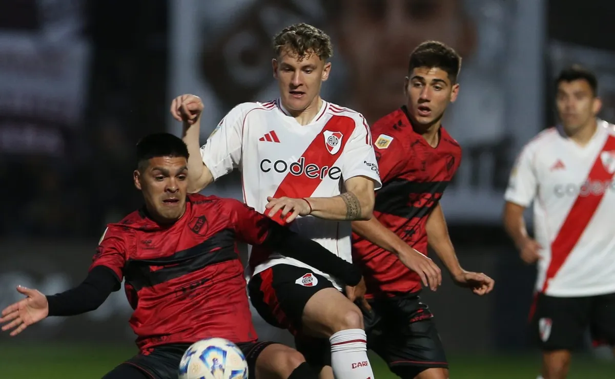 River pone primera ante Platense buscando tres puntos para arrancar con el pie derecho.
