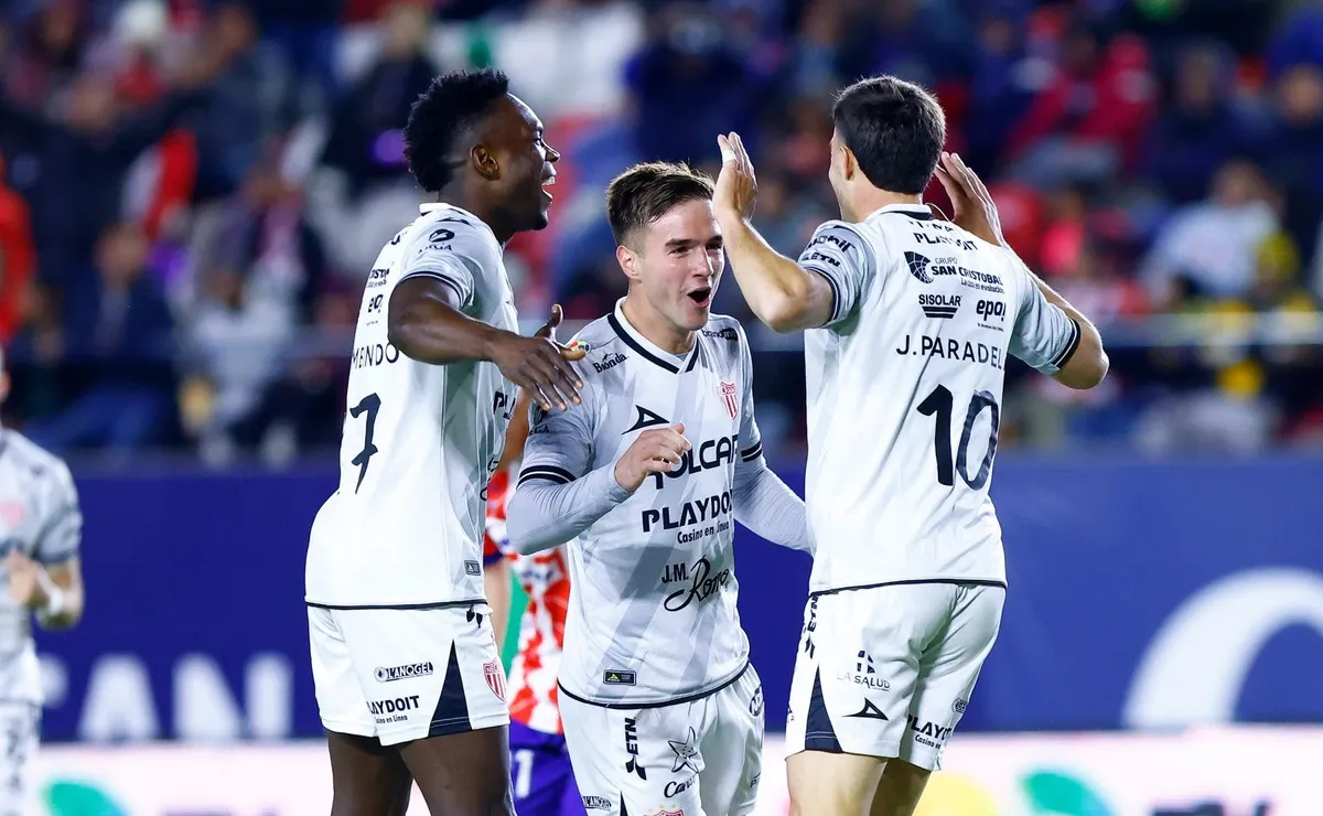 Palavecino es una de las figuras del Necaxa. Foto: Getty.