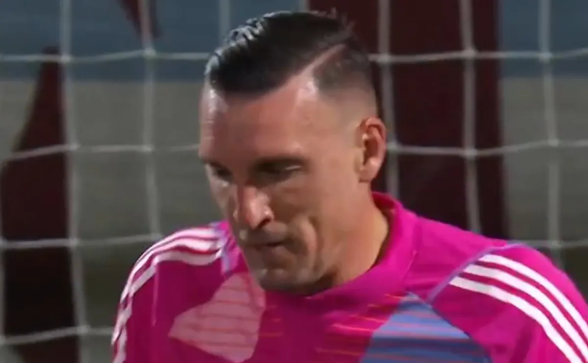 Armani se comió el gol pero tuvo dos tapadas claves.