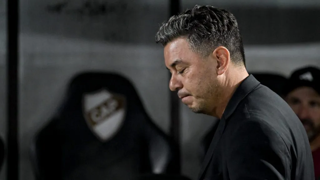 Gallardo planifica la formación para el próximo partido.