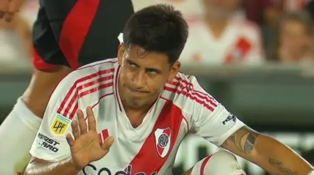 Maxi Meza pidió el cambio en el primer tiempo y no pudo seguir en cancha ante Instituto.