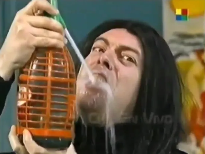 Fabio Alberti en el personaje de Manuk en Cha Cha Cha. Hoy es meme.