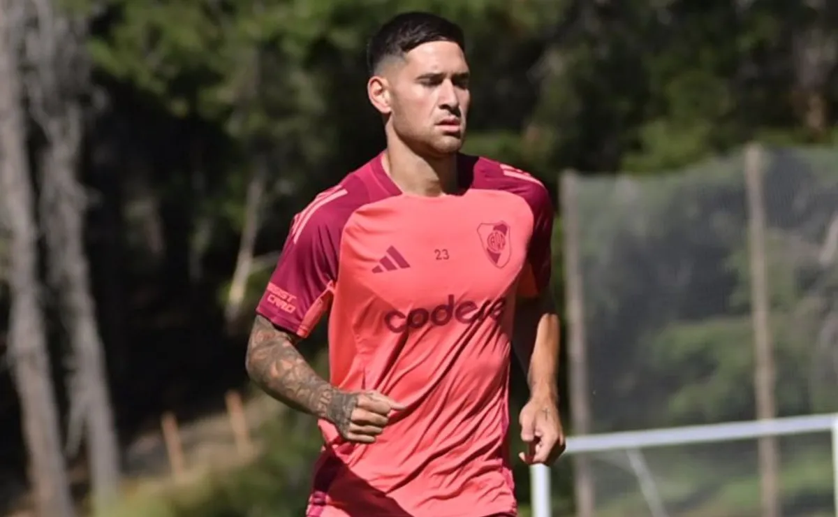 Villagra aún es jugador de River y espera una resolución.
