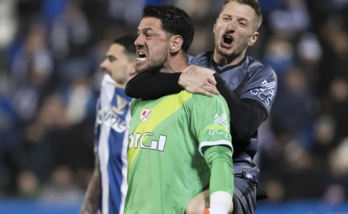 Batalla la está rompiendo en el Rayo Vallecano y es titular.