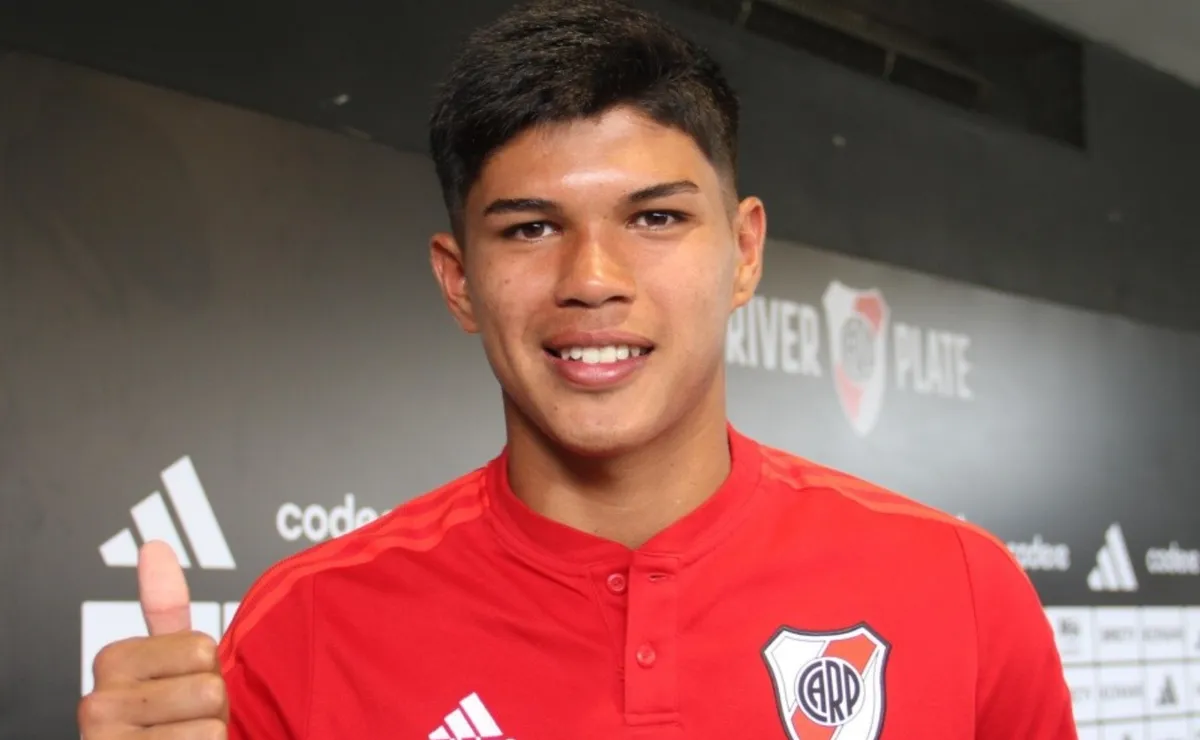 Vuelve para irse: Alexis González rescindió con Godoy Cruz, regresó a River y ya tiene nuevo club