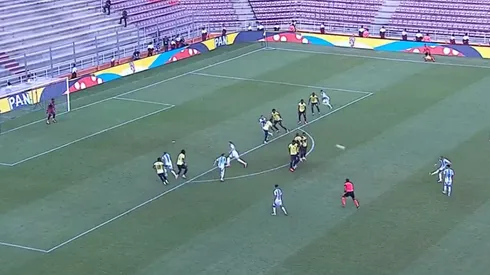 ¡Era un golazo! El tiro libre casi perfecto de Franco Mastantuono en Argentina vs. Ecuador
