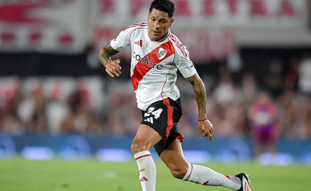 Enzo Pérez, titular.
