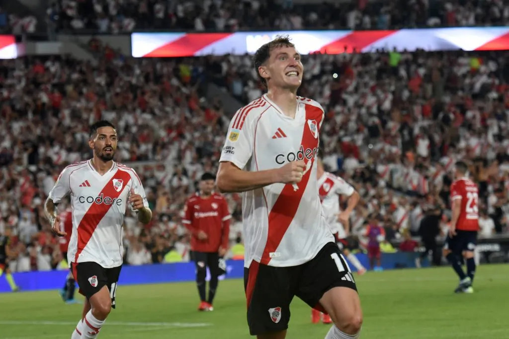 Colidio celebra uno de sus goles frente a Independiente.