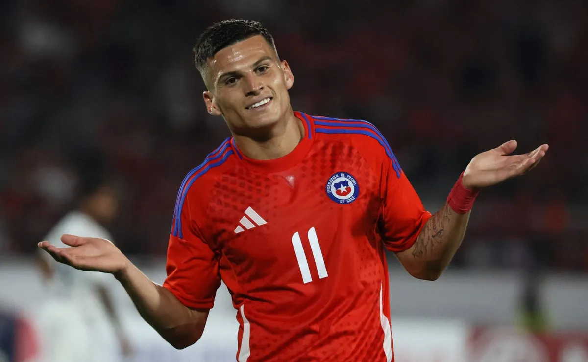 Lucas Cepeda es extremo, tiene 22 años y juega en la Selección de Chile.