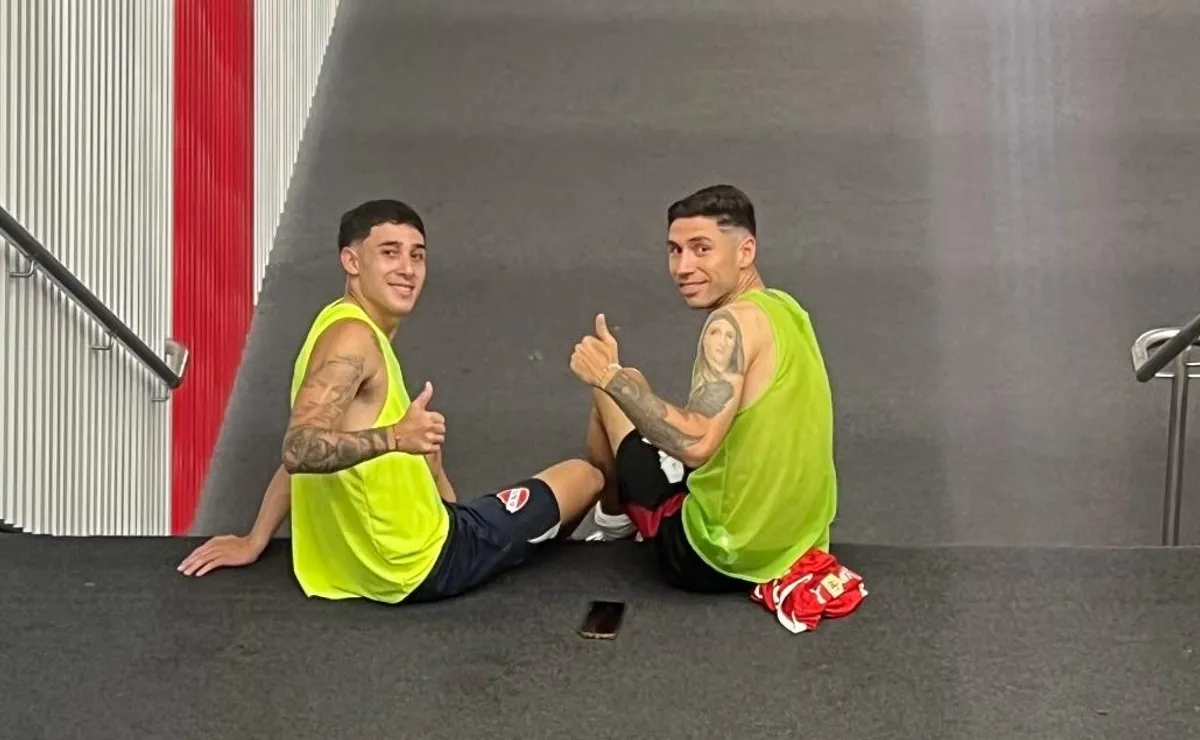 Los primos Montiel, sentados camino a los vestuarios del Monumental.