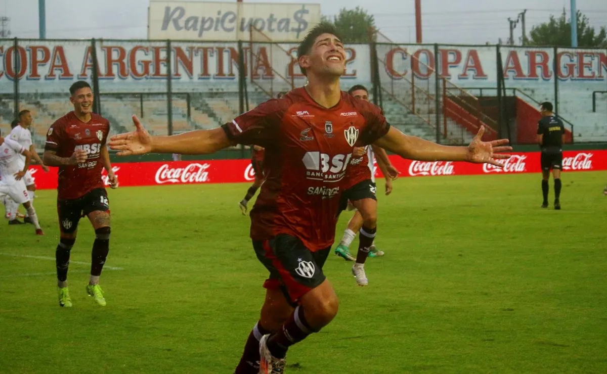 Primer gol en Primera para Lautaro Rivero (Foto: Central Córdoba).