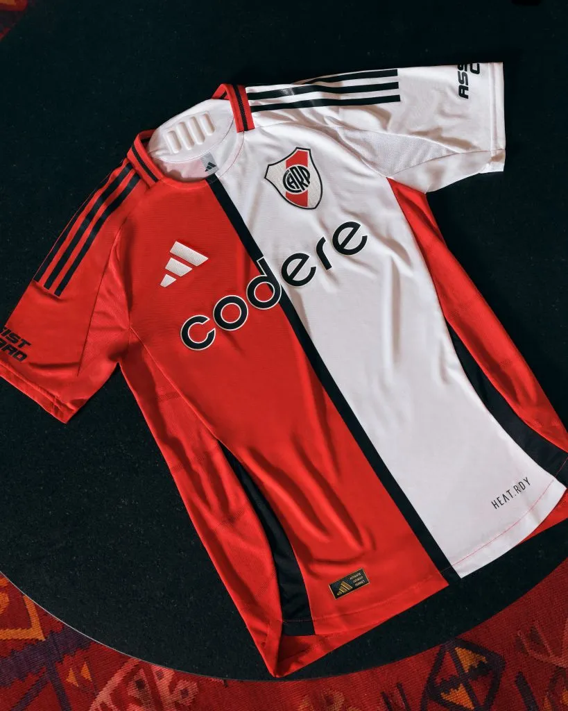 Así es la nueva camiseta alternativa de River (Foto Prensa CARP).