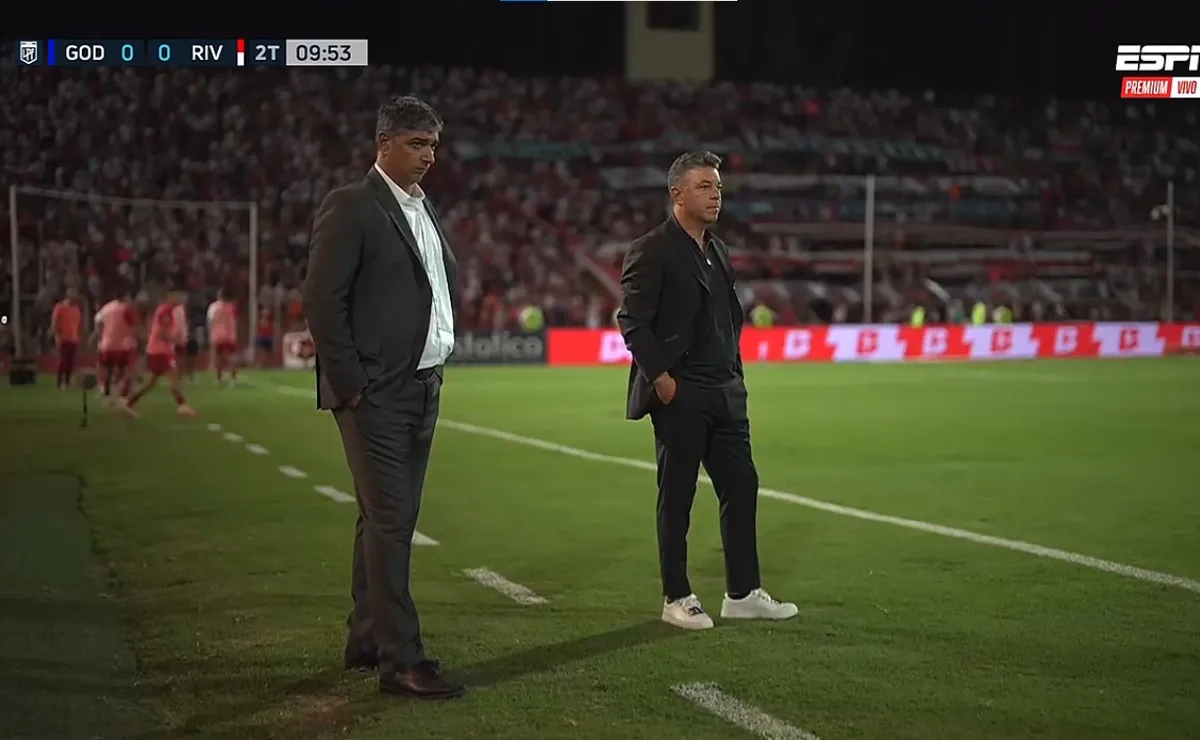 Gallardo, disconforme con el primer tiempo.