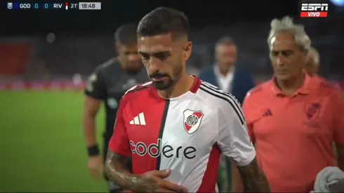 Lanzini salió del partido por lesión.