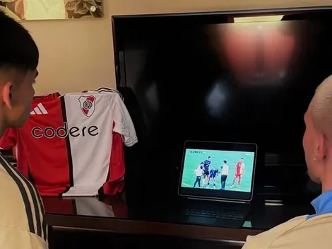 ¡Con una tablet! Subiabre y Mastantuono siguieron el partido de River desde Venezuela