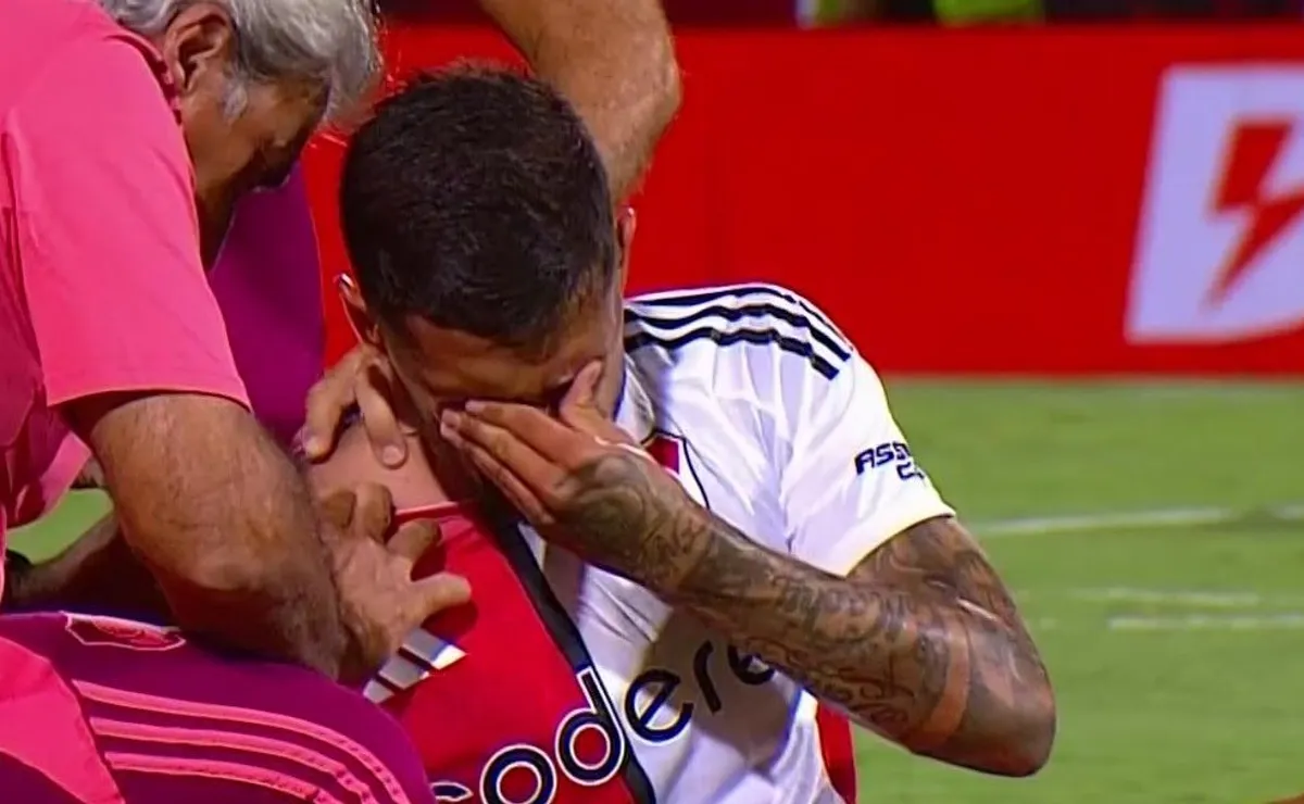 El momento de la lesión de Lanzini ante Godoy Cruz.