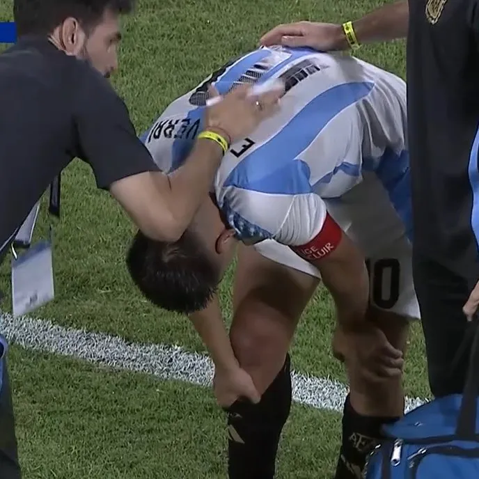 Echeverri sufrió un esguince.