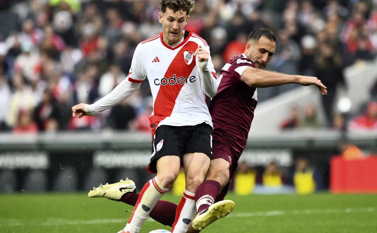 River recibe a Lanús en el Monumental.