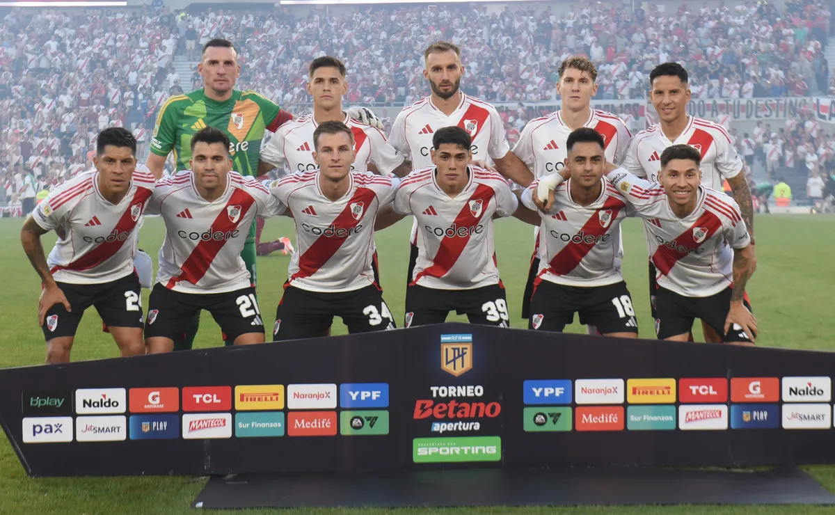 Los once titulares de River frente a Lanús.