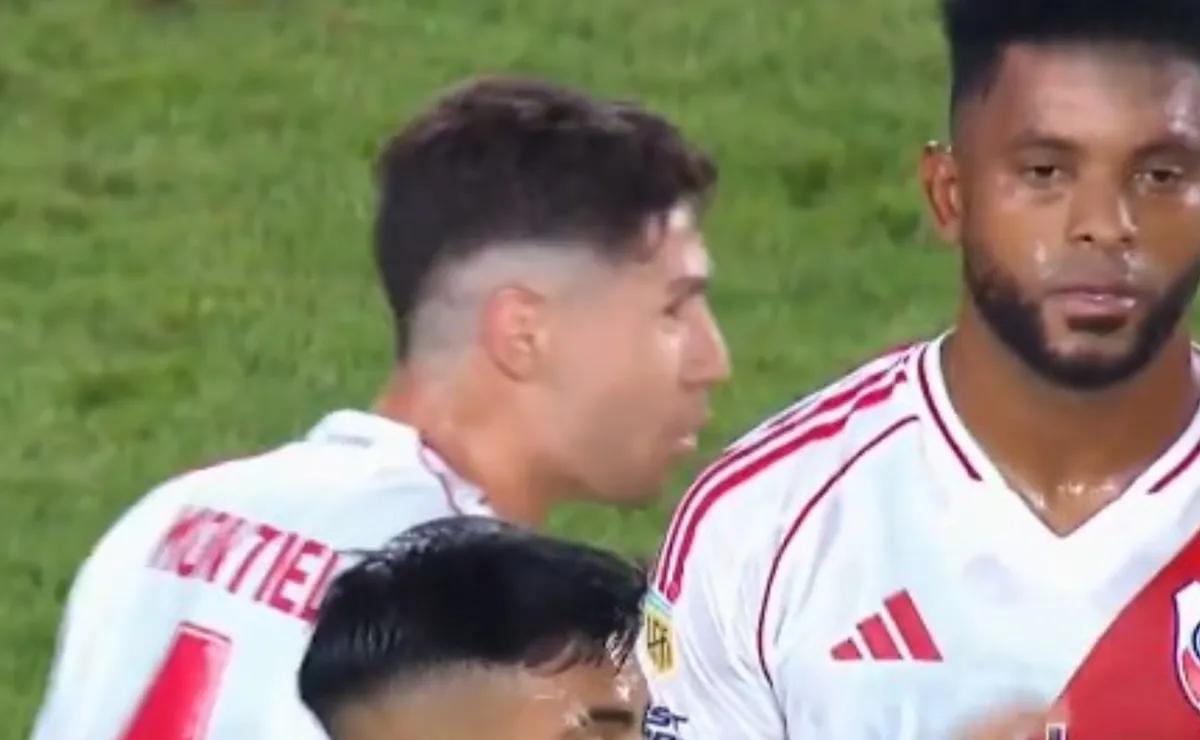 Qué le dijo Montiel a Borja antes del gol a Lanús.