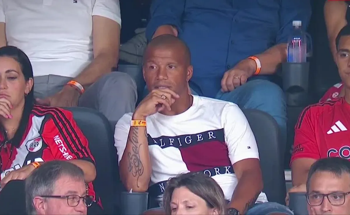 Carlos Sánchez estuvo en el Monumental.