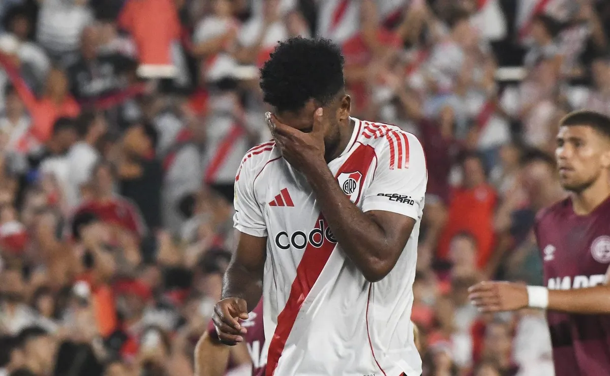 Borja recibió un fuerte reto de Enzo Pérez.