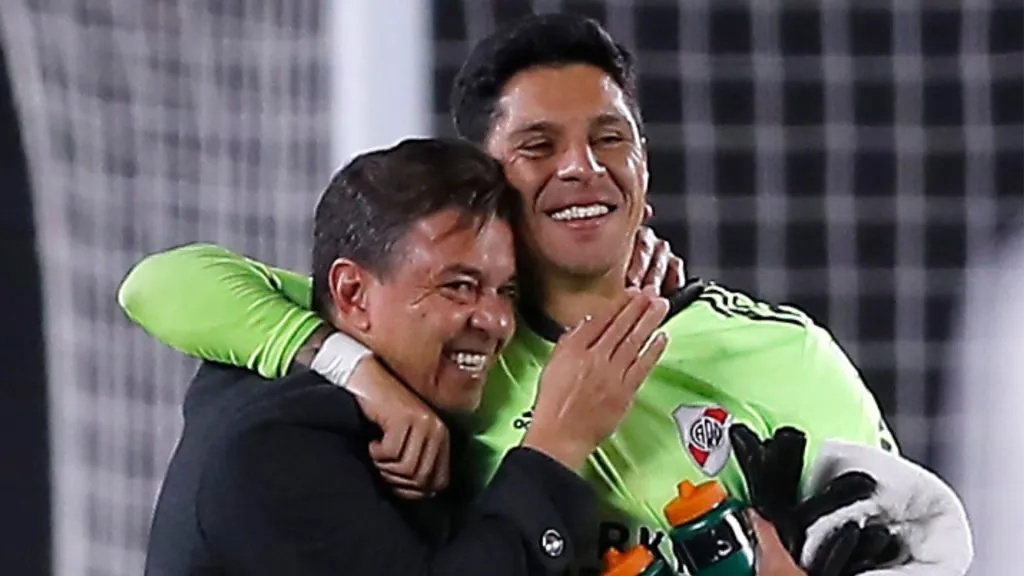 Enzo, capitán sin cinta y DT dentro del campo.