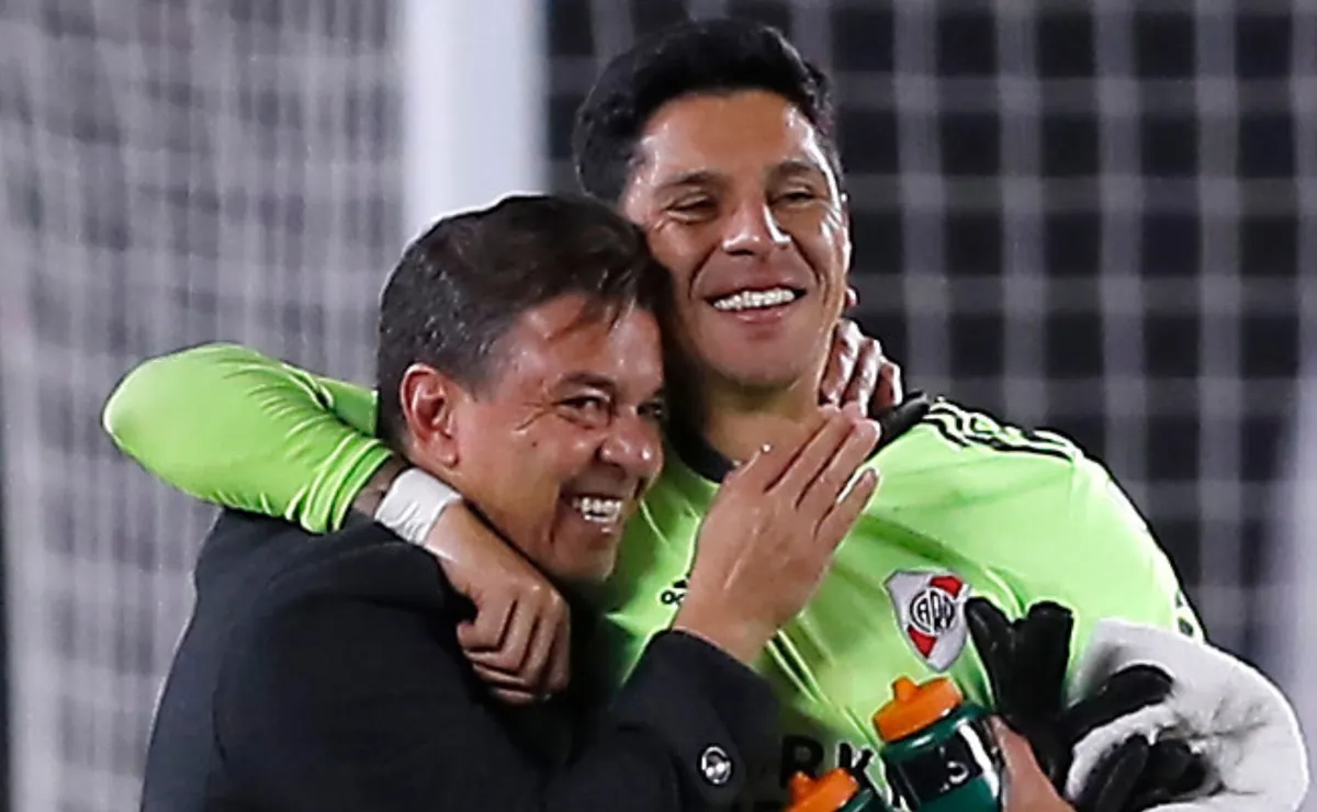 Enzo, capitán sin cinta y DT dentro del campo.
