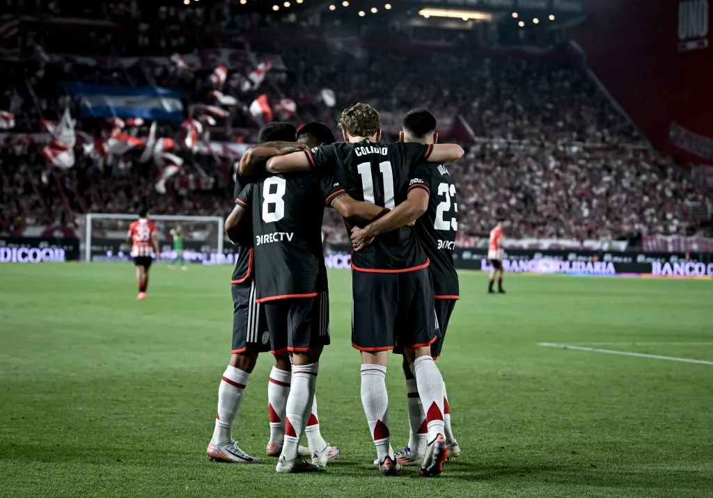 La celebración de River en uno de los goles en el último partido vs. Estudiantes. (Getty Images)